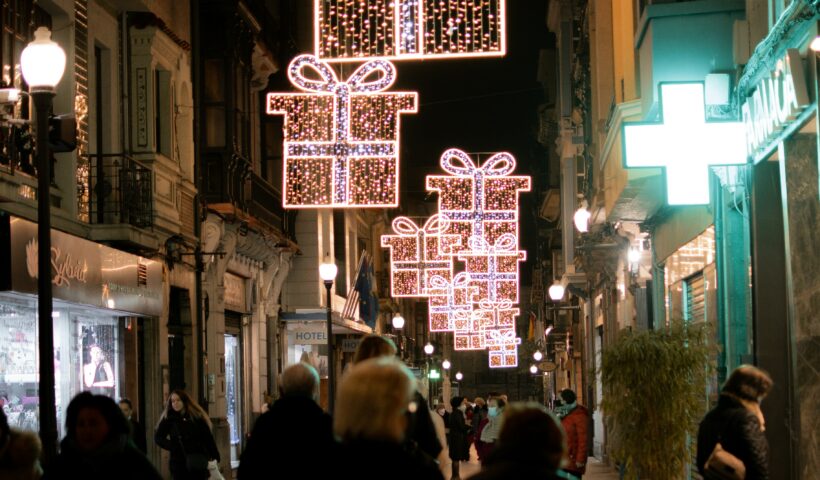 Lucía Garó shopping street holiday decorations Christmas lights shopping Unsplash